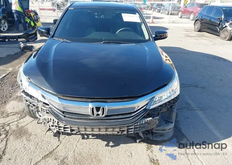 2017 Honda Accord Touring V6 z USA, uszkodzony, nr VIN 1HGCR3F96HA013935